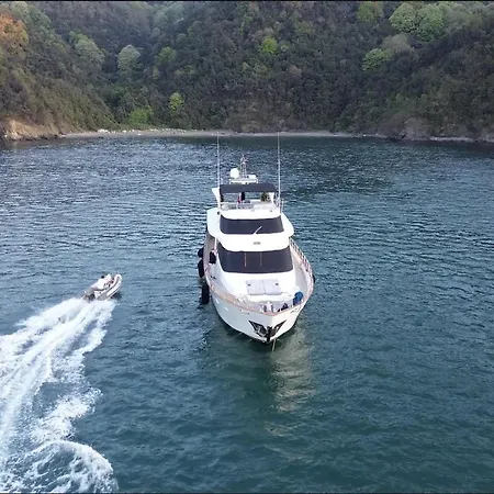 Ayem Yachting Ботель *