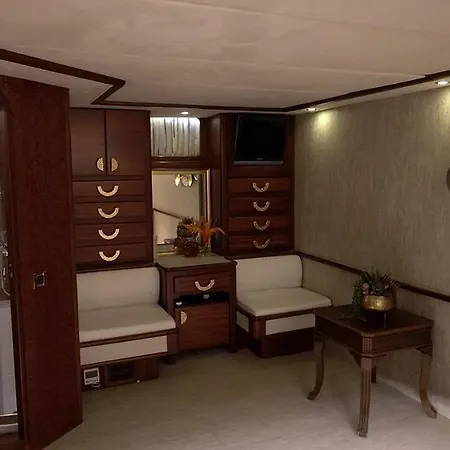 Ботель Ayem Yachting