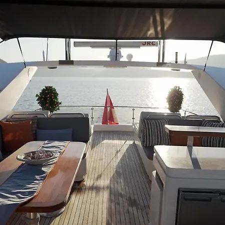 Ayem Yachting Botel