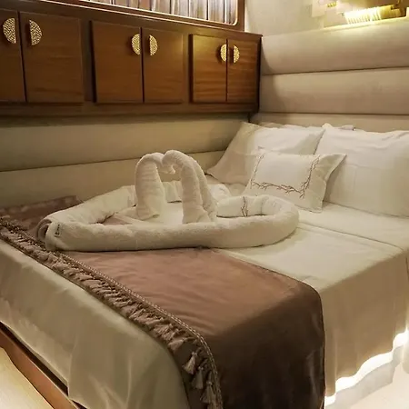 Ayem Yachting Ботель *