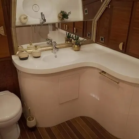 Botel Ayem Yachting