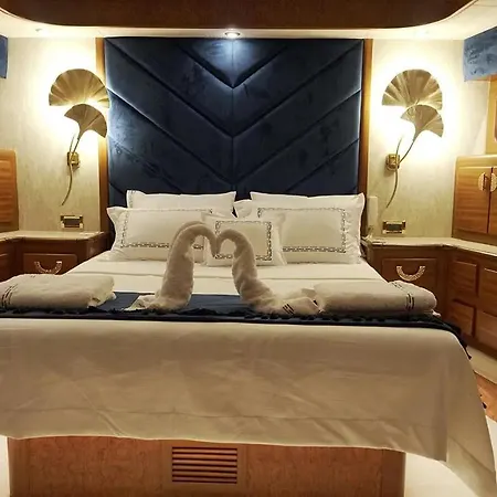 Botel Ayem Yachting