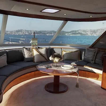 Ayem Yachting Ботель *