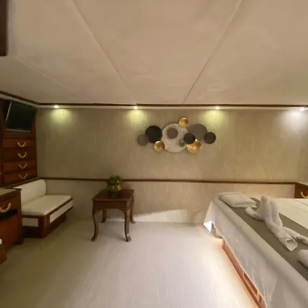 Ayem Yachting Botel *